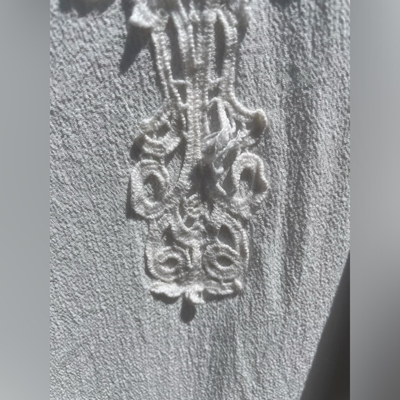 White Long Tank Top Blouse with Embroidery - Picture 3 of 4